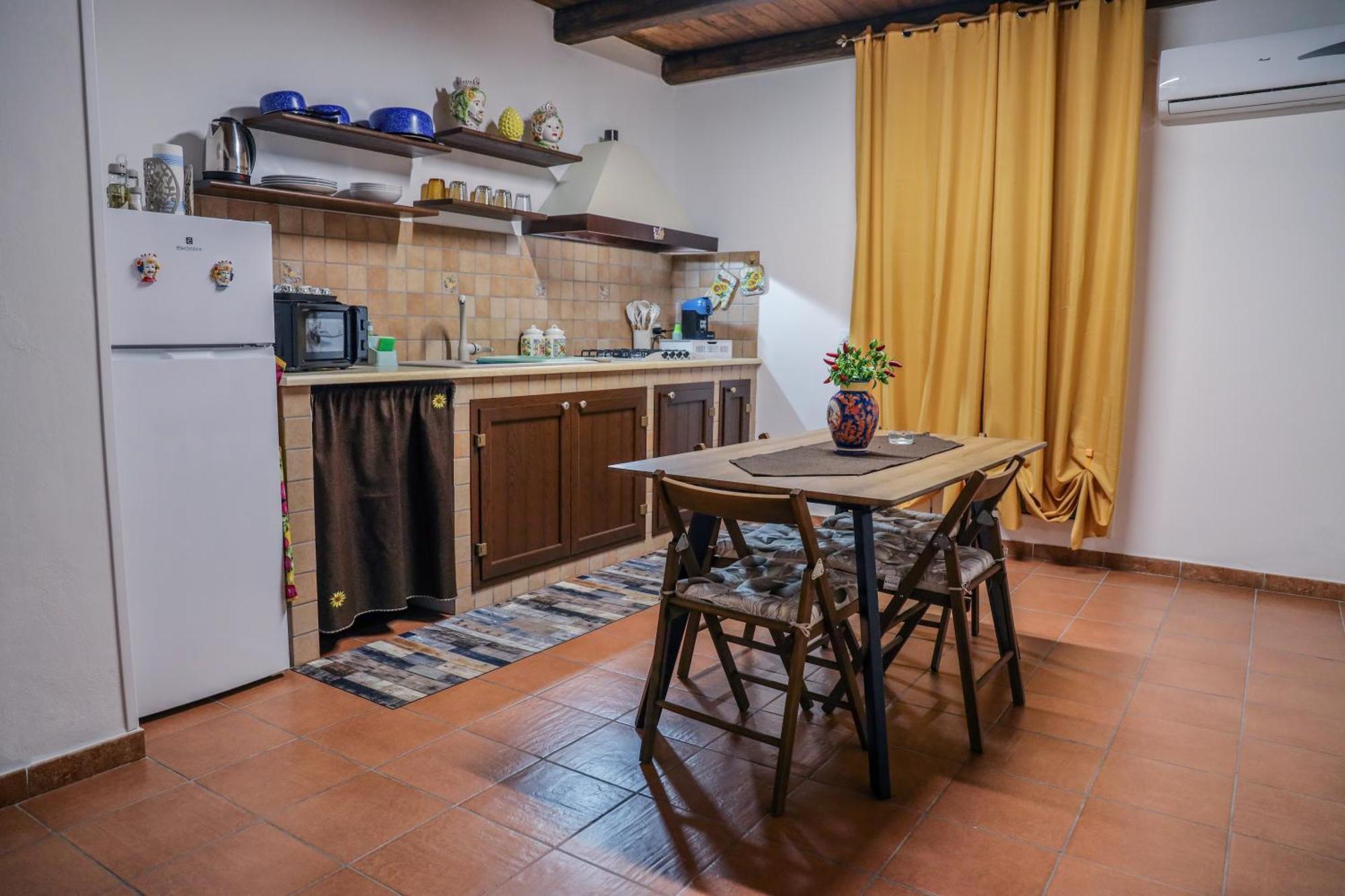 La Folkloressa Apartments Palermo Bagian luar foto
